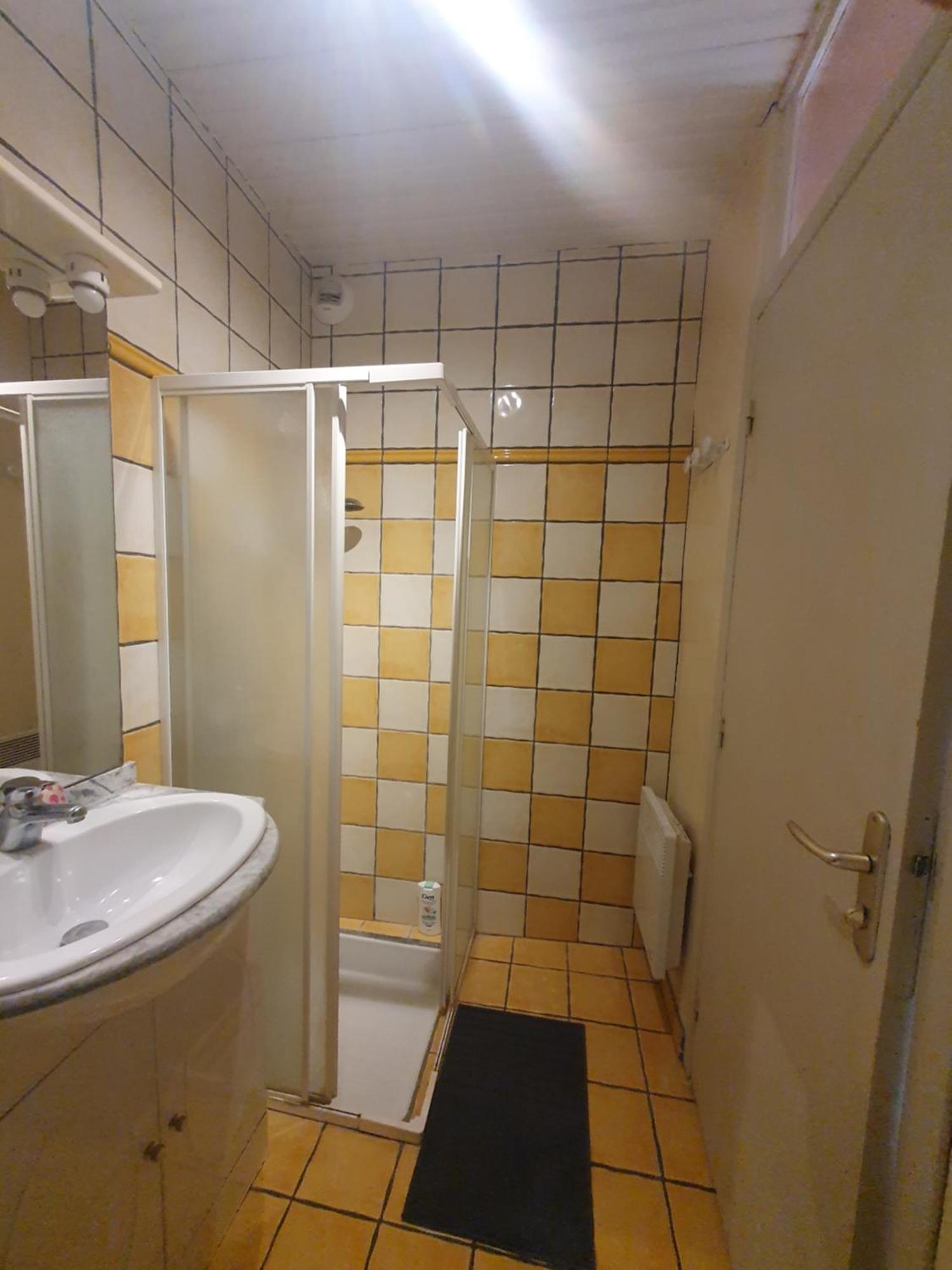 Appartement Meuble Centre Ville ניונס מראה חיצוני תמונה