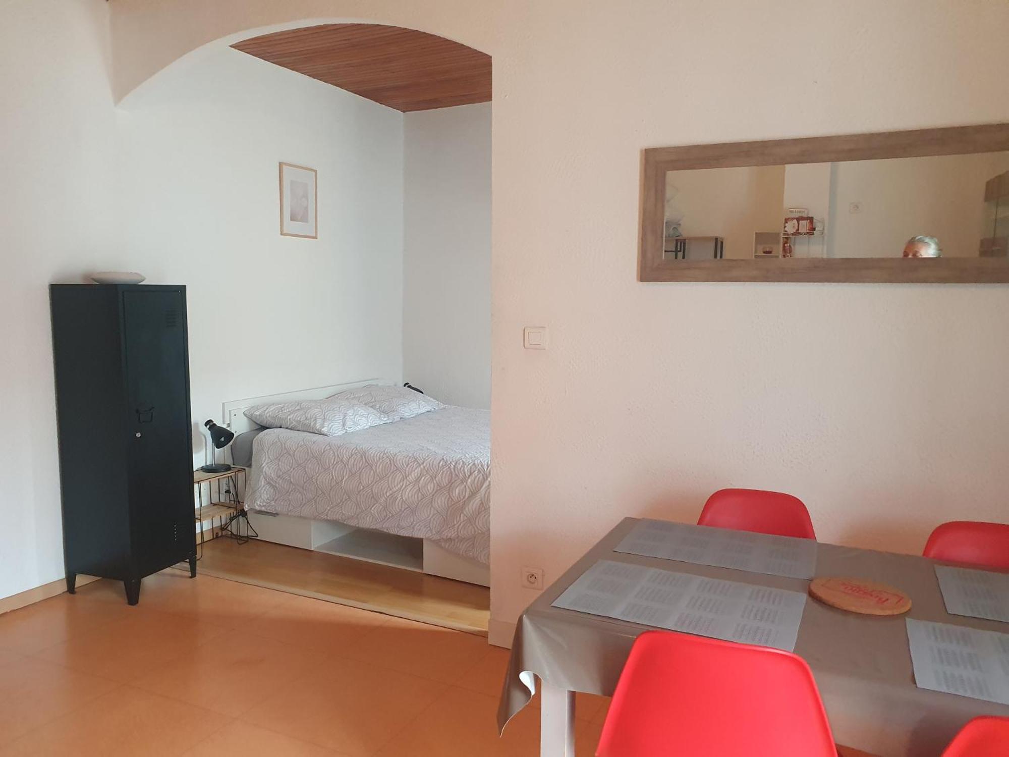 Appartement Meuble Centre Ville ניונס מראה חיצוני תמונה
